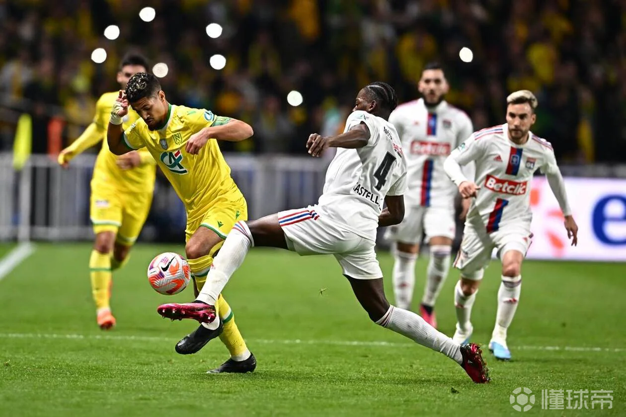 九游官网-转折点里昂再遭质疑；法国杯转会期攻防权衡；话题不断；球队文化再被提及