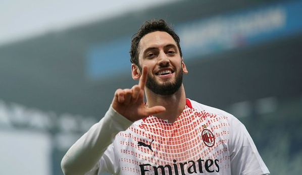 九游官方平台-关于AC米兰迎英超关键赛；赛后官宣签约；球迷炸锅；心理建设被强调的信息